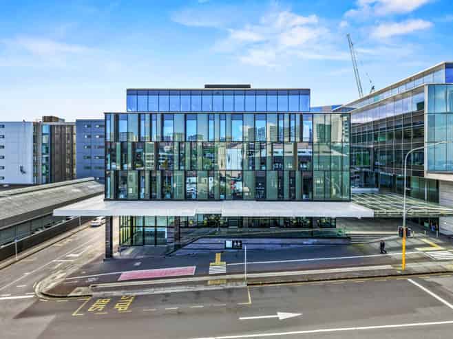 Commanding A-Grade Office on Victoria Park Gateway
