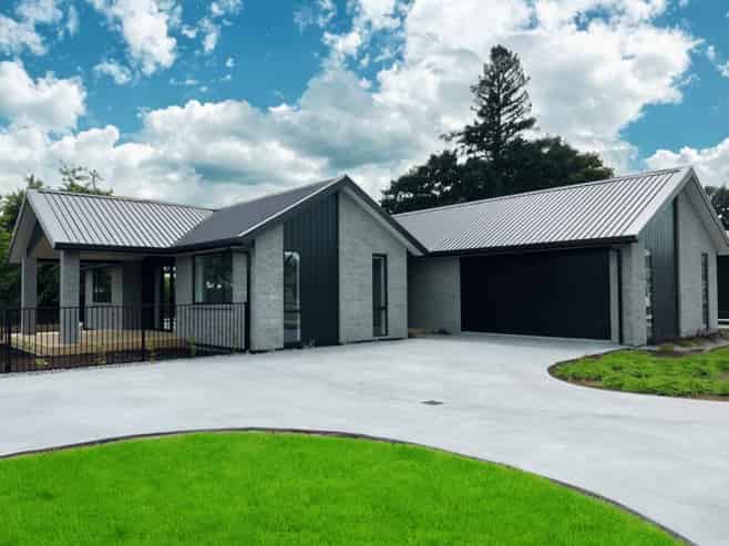 1B Pengover Avenue, Leamington
