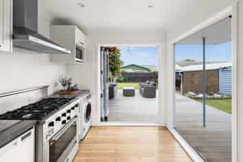 36 Allen Berry Avenue, Pirimai