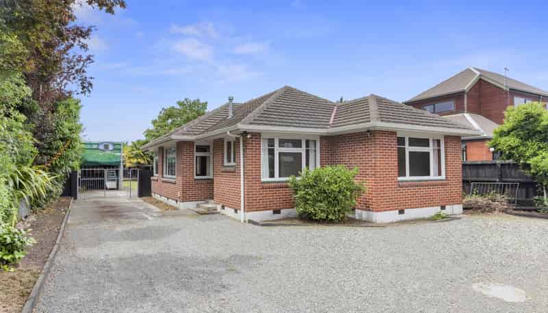 180 Main North Road, Redwood
