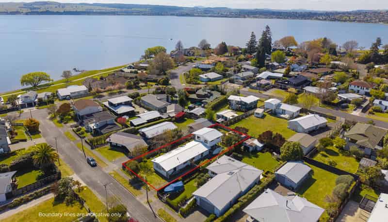 1 and 2/8  Charles Crescent, Rainbow Point