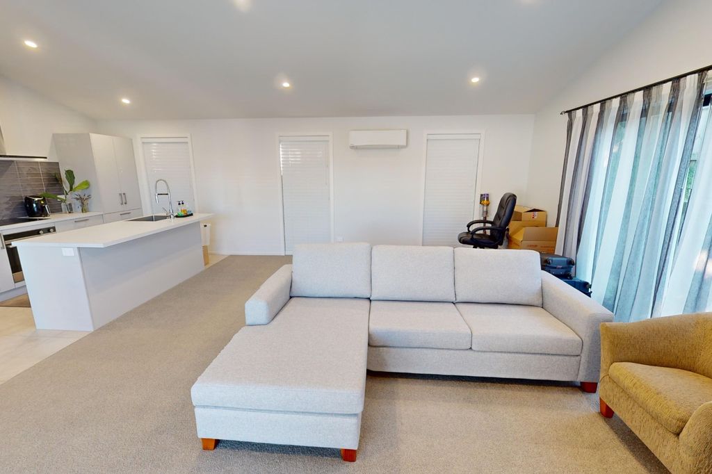 2B St Leonard Street, Saint Johns Hill 4
