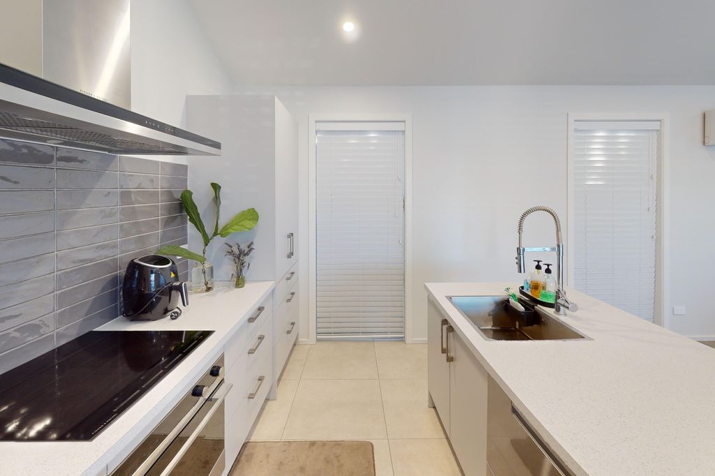 2B St Leonard Street, Saint Johns Hill 2