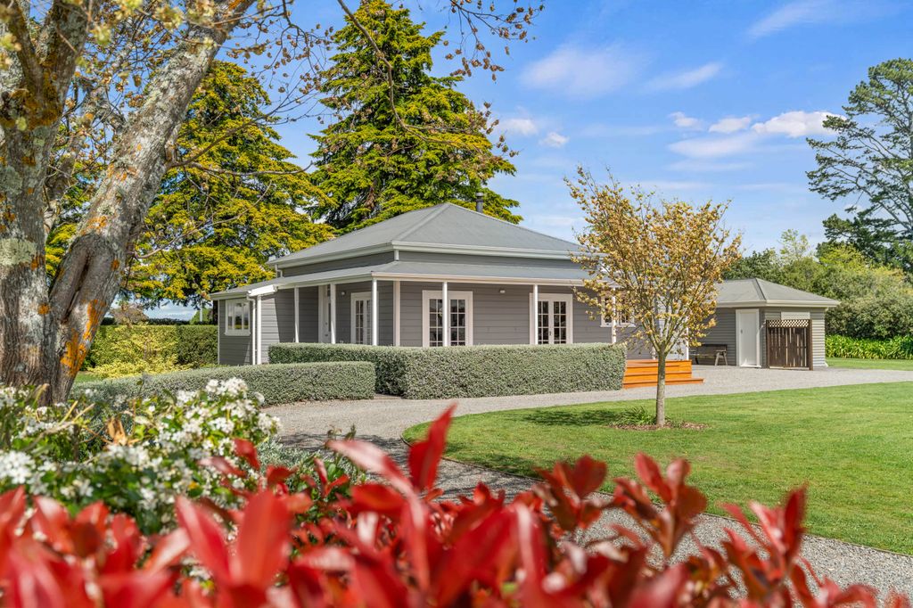 A COUNTRY LIFESTYLE WITH POTENTIAL 2