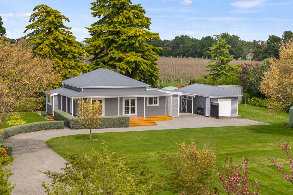A COUNTRY LIFESTYLE WITH POTENTIAL 3