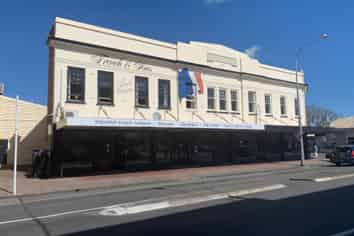91 High Street, Bulls