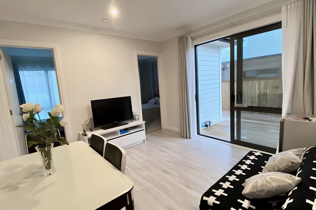 Modern 2 Bedroom Beachlands 3