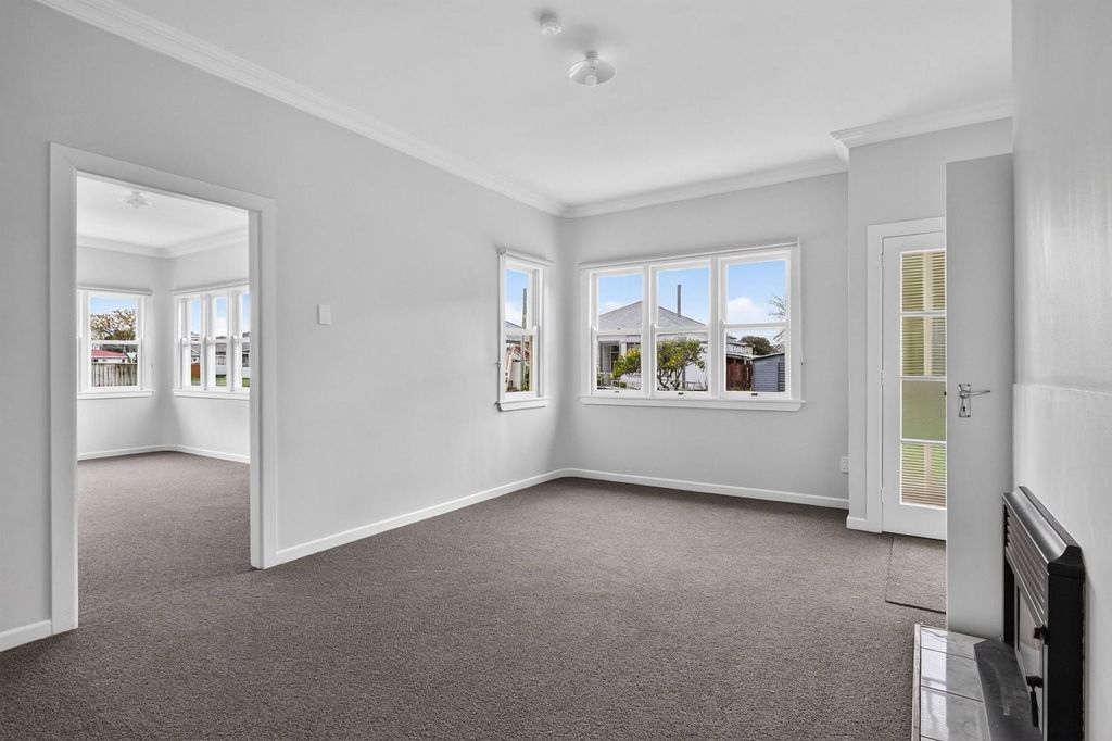 Ideal location - near beach, town and park 2