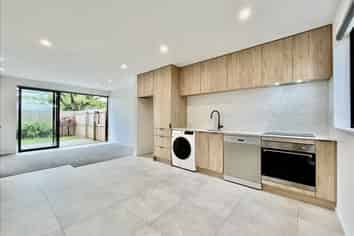 6/312 Worcester Street, Linwood
