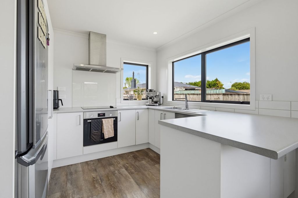 Sunlit Family Living with Deckside Appeal 4