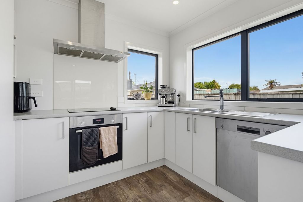 Sunlit Family Living with Deckside Appeal 5