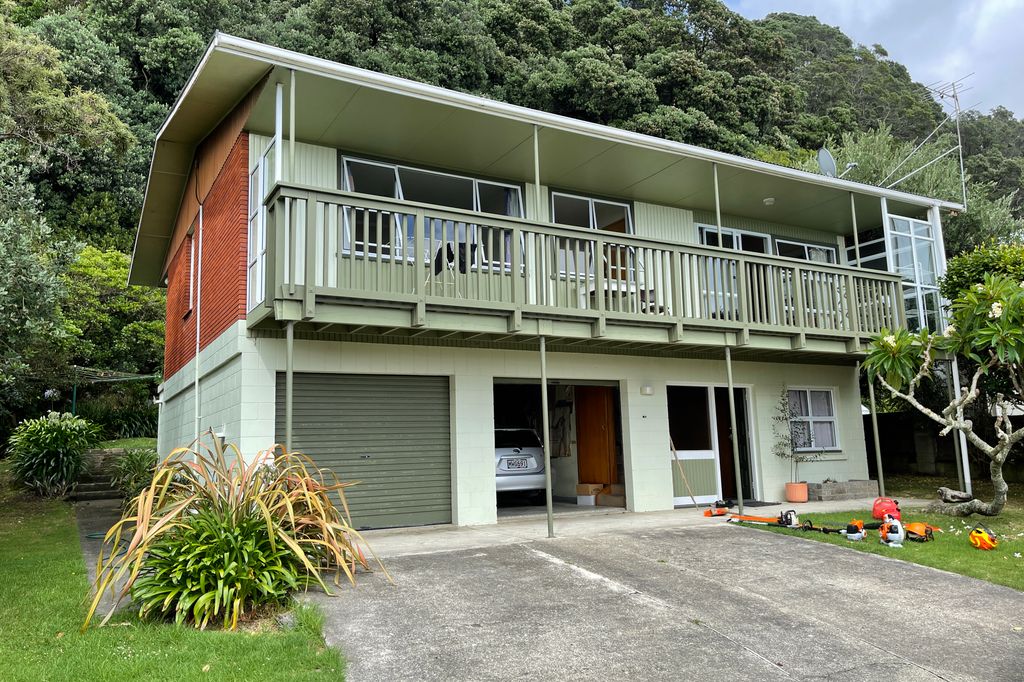 Fully furnished on West End! 1