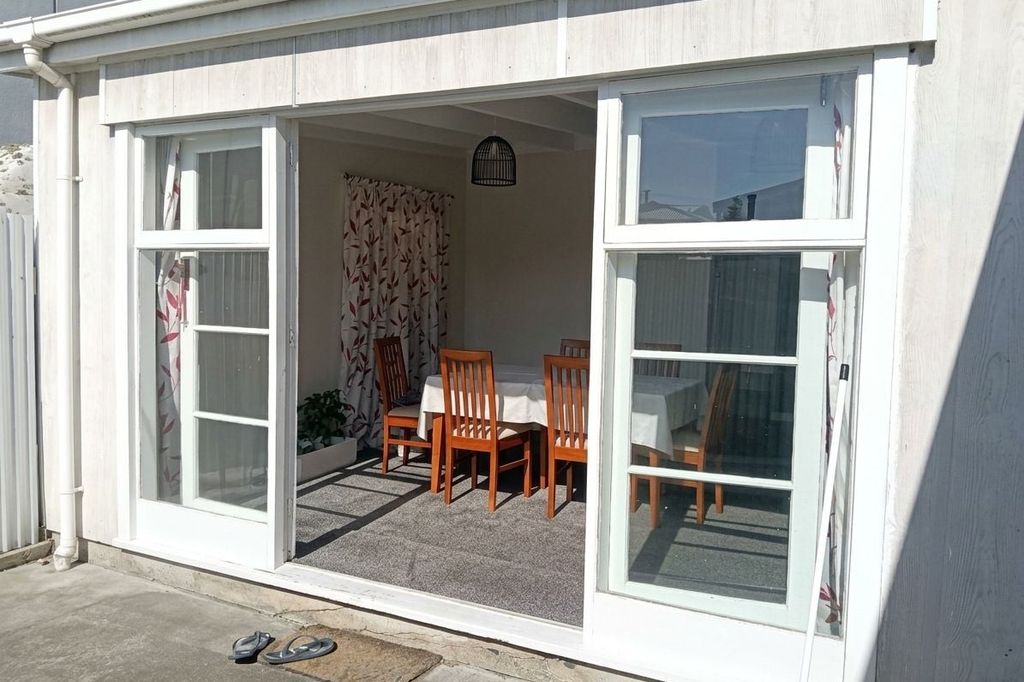 Private & Peaceful in Parkside 1