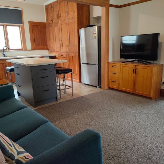Quiet & private rear apartment