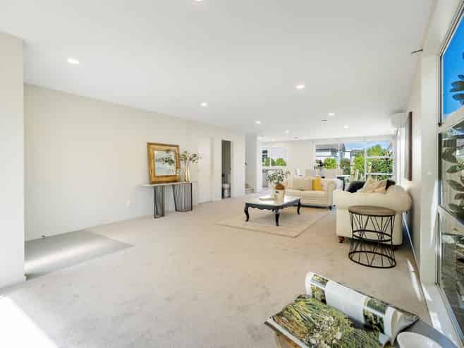 16 Phar Lap Crescent, Takanini