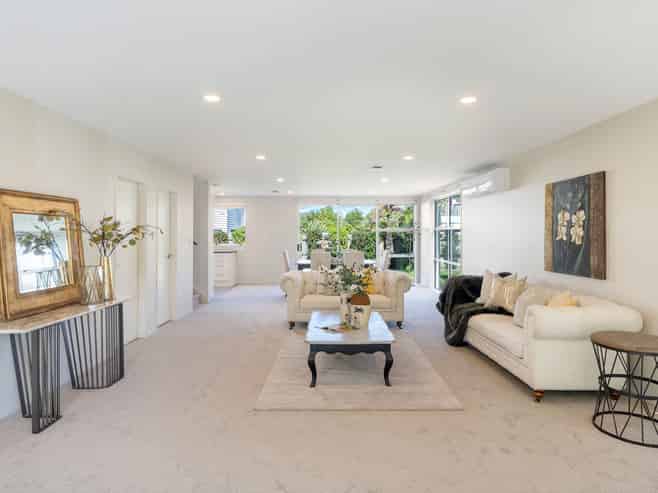 16 Phar Lap Crescent, Takanini