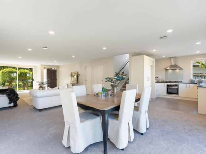 16 Phar Lap Crescent, Takanini