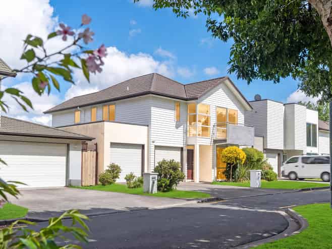 16 Phar Lap Crescent, Takanini