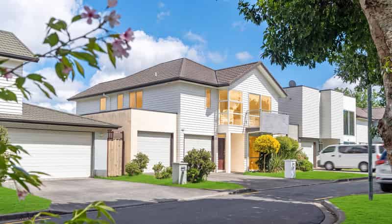 16 Phar Lap Crescent, Takanini