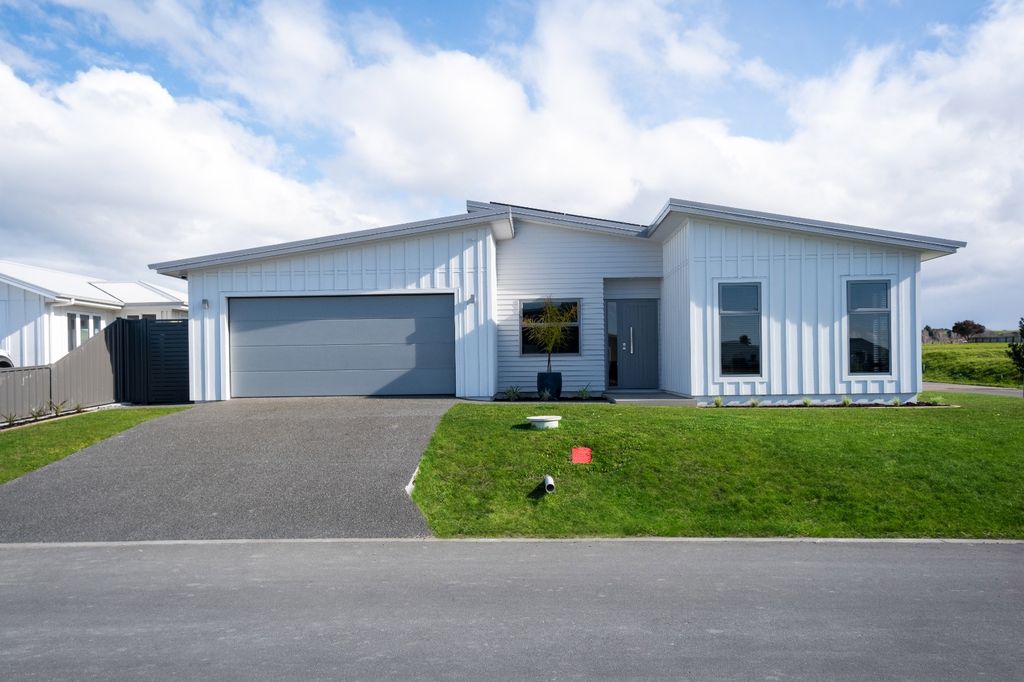 4 bedroom coastal elegance & lifestyle 1