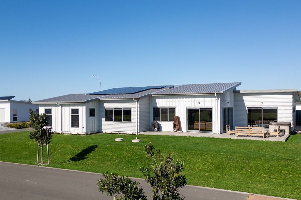 4 bedroom coastal elegance & lifestyle 2