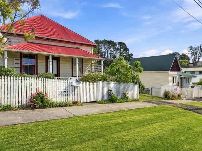 25 Puriri Street, Helensville
