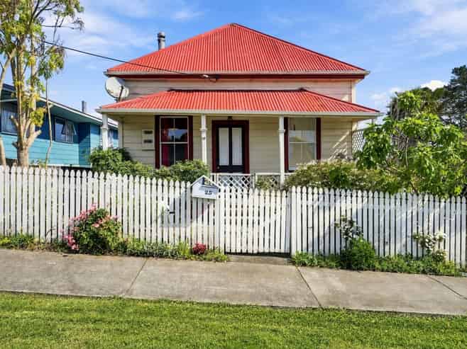 25 Puriri Street, Helensville
