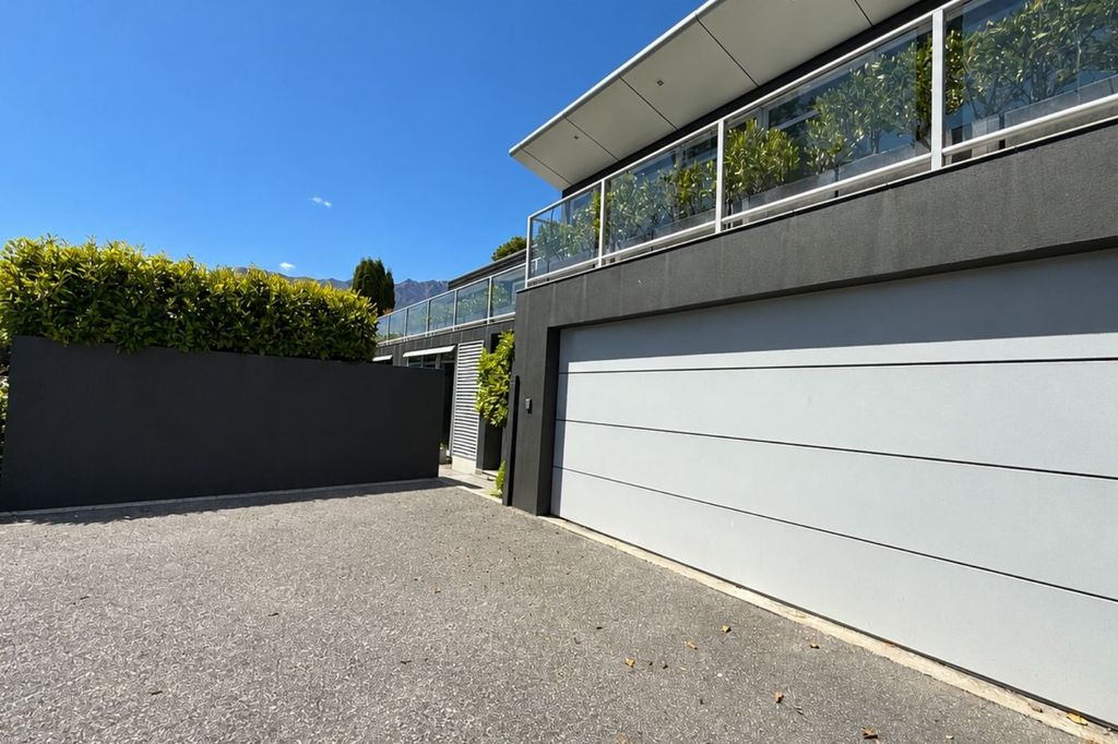 22A Loop Road, Kelvin Heights 1