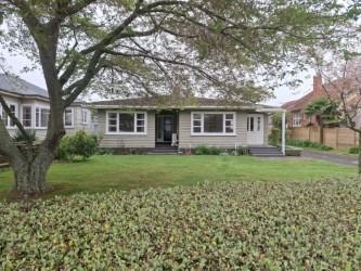 3 Bedrooms on Victoria Street 2