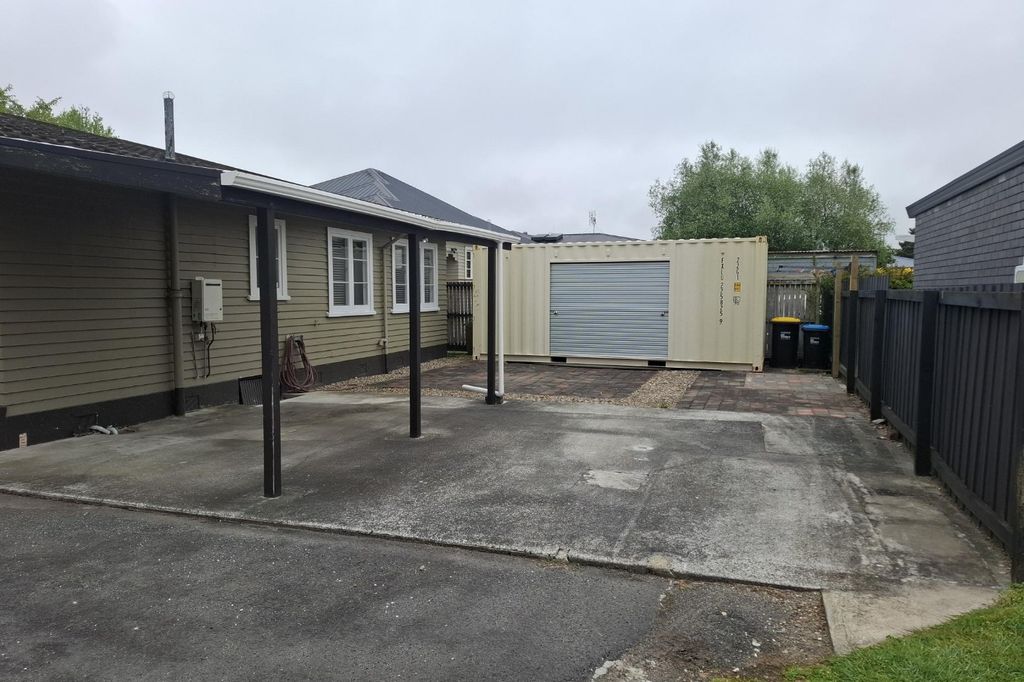 3 Bedrooms on Victoria Street 5