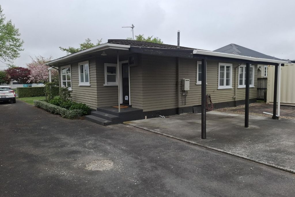 3 Bedrooms on Victoria Street 4