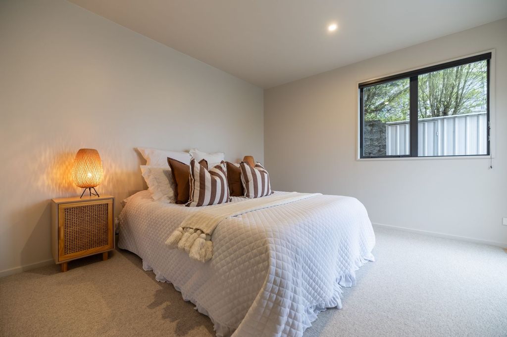One bedroom unit with stunning views 5