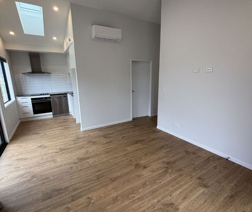 2 Bedroom with a Garage 4