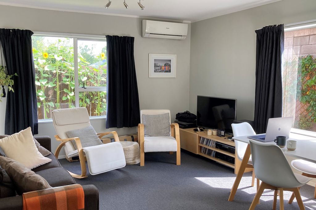 Two bedroom home in Hamilton East 3
