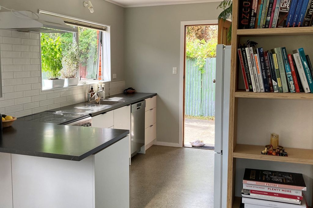 Two bedroom home in Hamilton East 2
