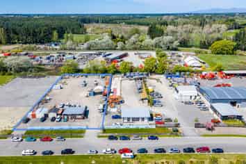 Large Contractors Yard + Tidy offices 