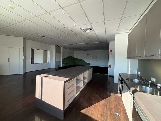 Christchurch City - 1,402 sqm and under cover car parks 