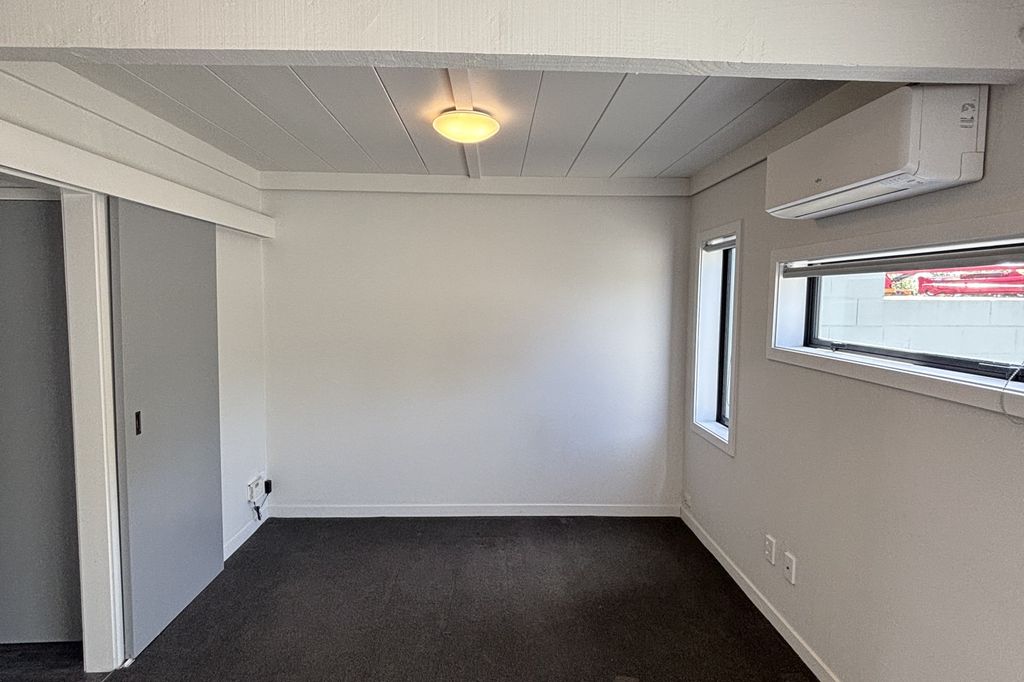 8/16 Cecil Place 3