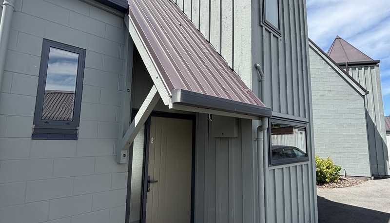 8/16 Cecil Place, Waltham