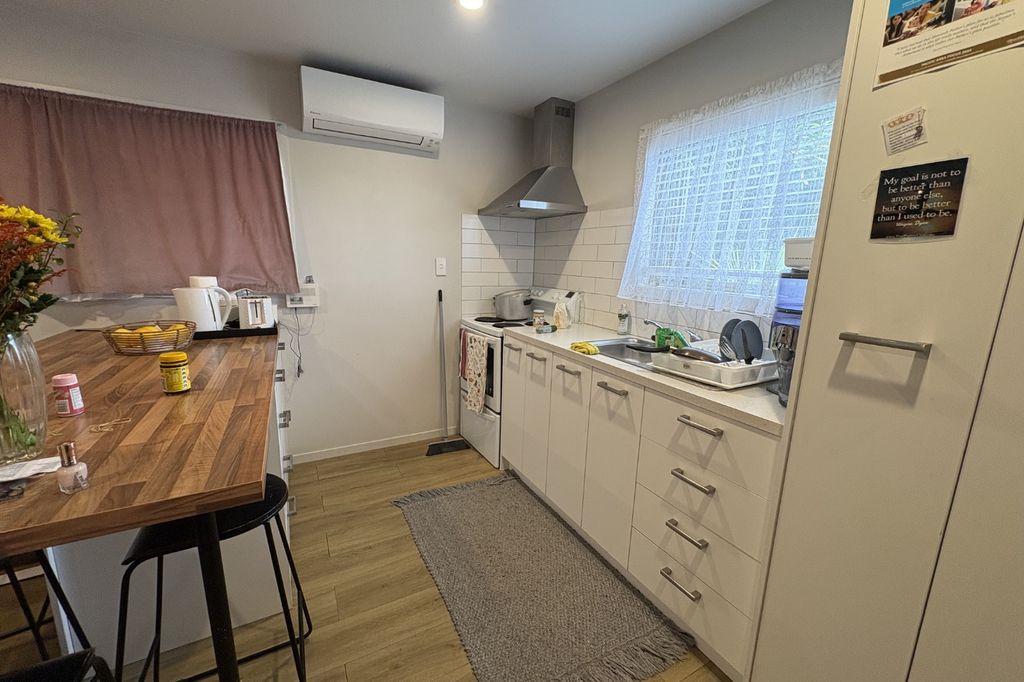Tidy 1 Bedroom, 1 Bathroom Home Available 3