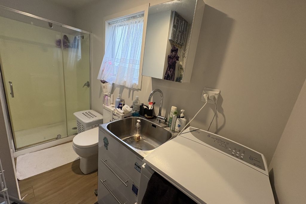 Tidy 1 Bedroom, 1 Bathroom Home Available 4