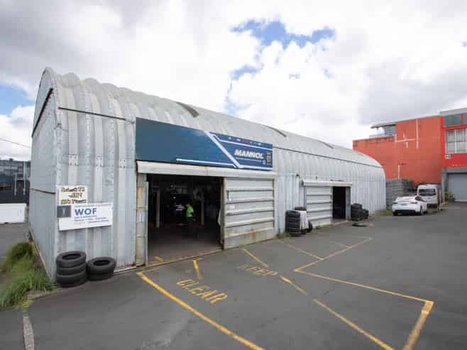 Rare Barrys Point Road Workshop 