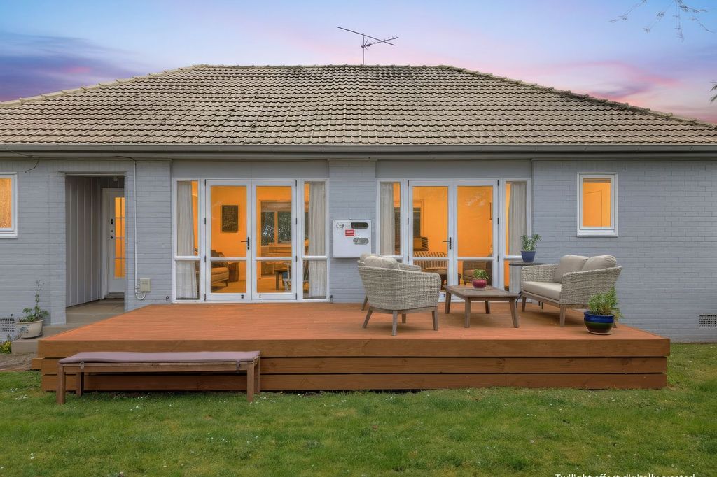 Sunlit Living with a Deck to Enjoy 2