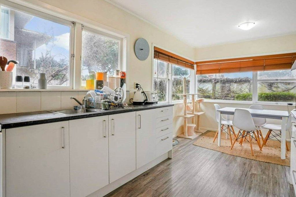 Convenient Takapuna Living – Close to Everything! 3