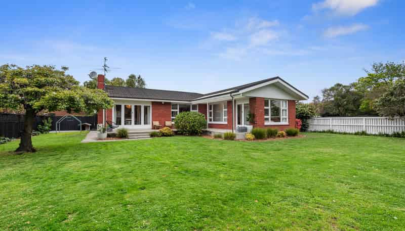 12 Brackendale Place, Burnside