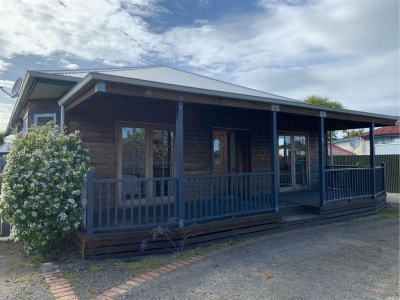 METHVEN- THREE BEDROOM, TWO BATHROOMS, LOGFIRE 1