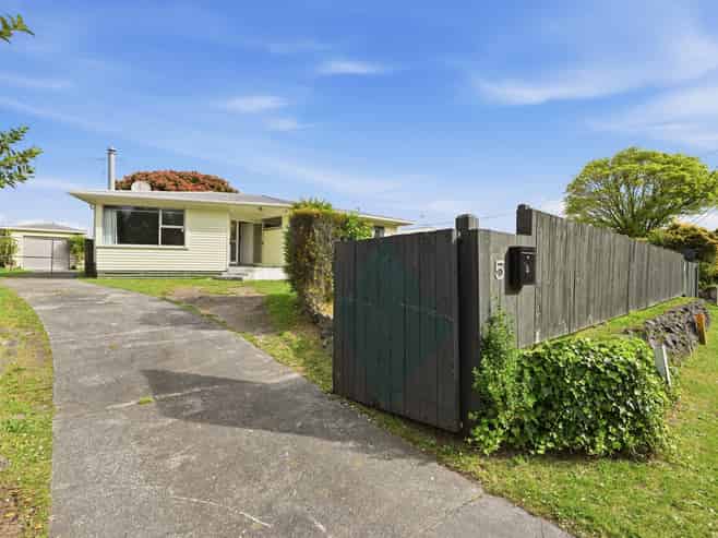 5 Nairn Road, Mangakakahi