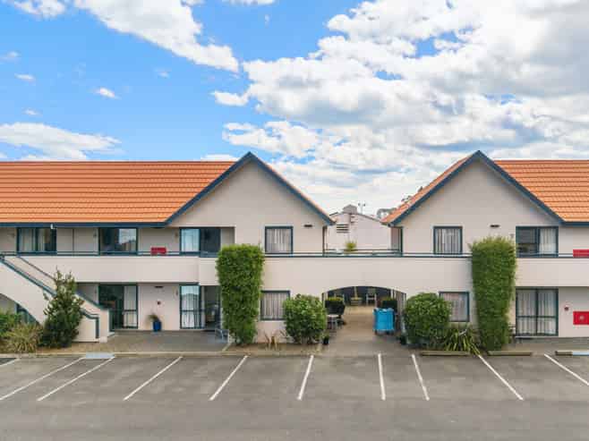 Qualmark 4 Star Gold motel in Tāhunanui – 18 units