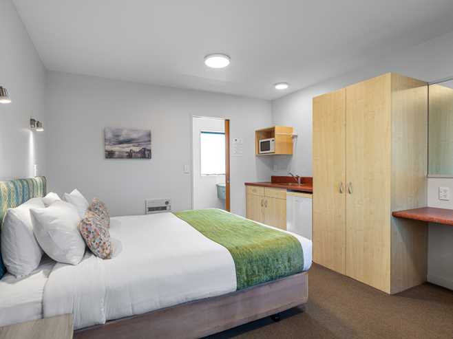 Qualmark 4 Star Gold motel in Tāhunanui – 18 units