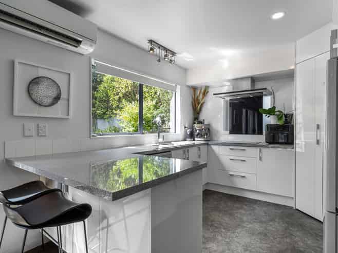 Qualmark 4 Star Gold motel in Tāhunanui – 18 units